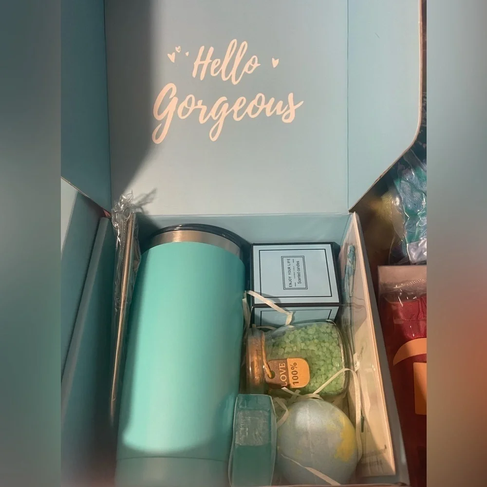 LARGE Amazon BEAUTY Box, Brand NEW 📦 🔥 NO JUNK, NO used products, 5 ⭐️ rating! - Picture 16 of 16